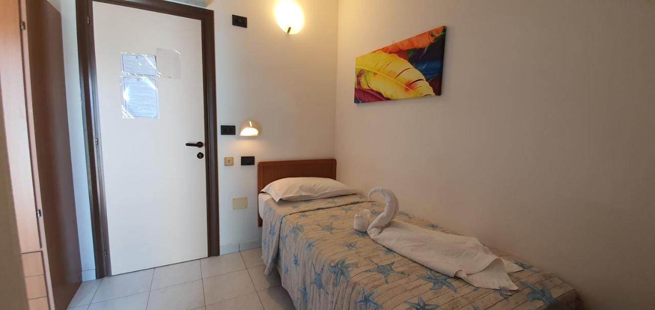 Hotel Vela Azzurra 里米尼 外观 照片