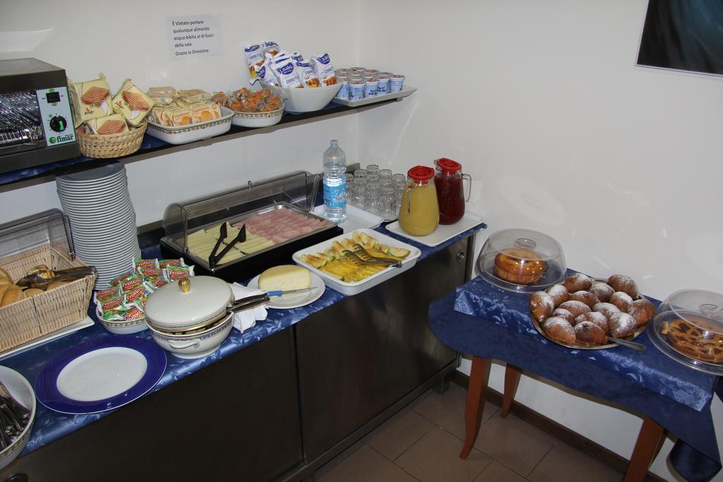 Hotel Vela Azzurra 里米尼 外观 照片