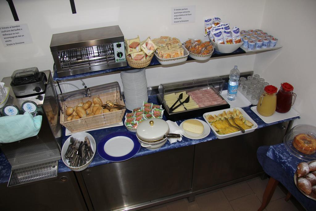 Hotel Vela Azzurra 里米尼 外观 照片
