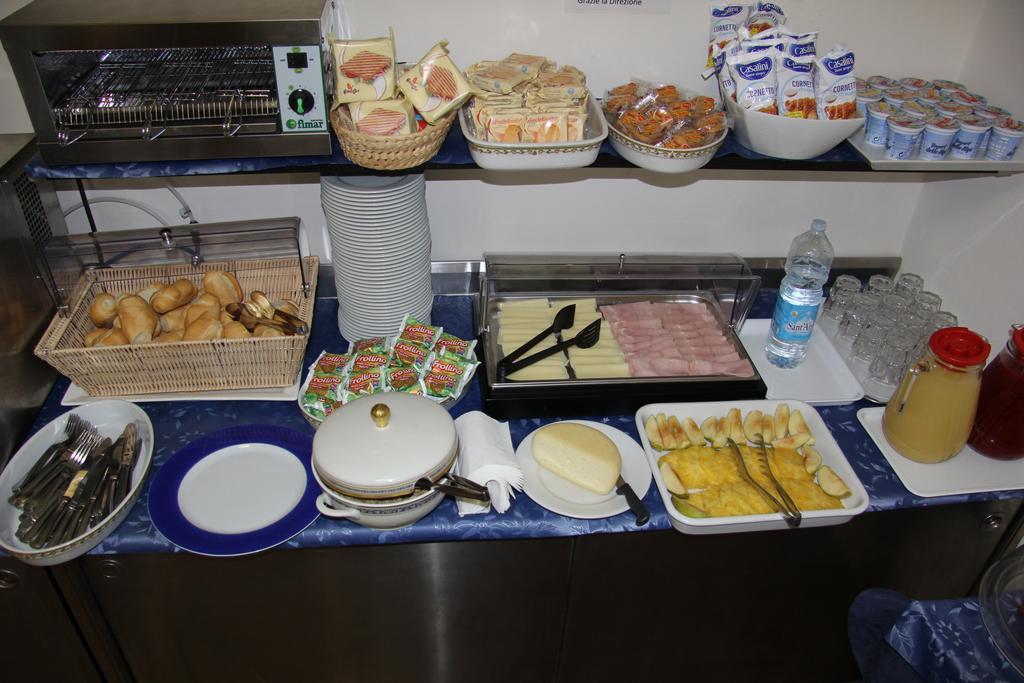 Hotel Vela Azzurra 里米尼 外观 照片
